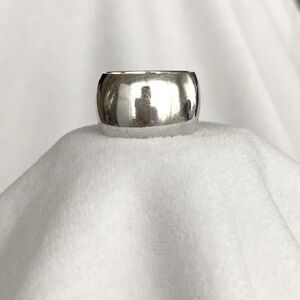 Elegant Silver Band Ring